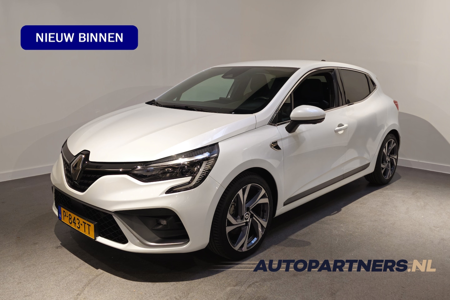 Renault Clio - 1.6 E-Tech Hybrid 140 R.S. Line - Stoelverwarming - Apple Carplay/Android Auto - Trekhaak - AutoWereld.nl