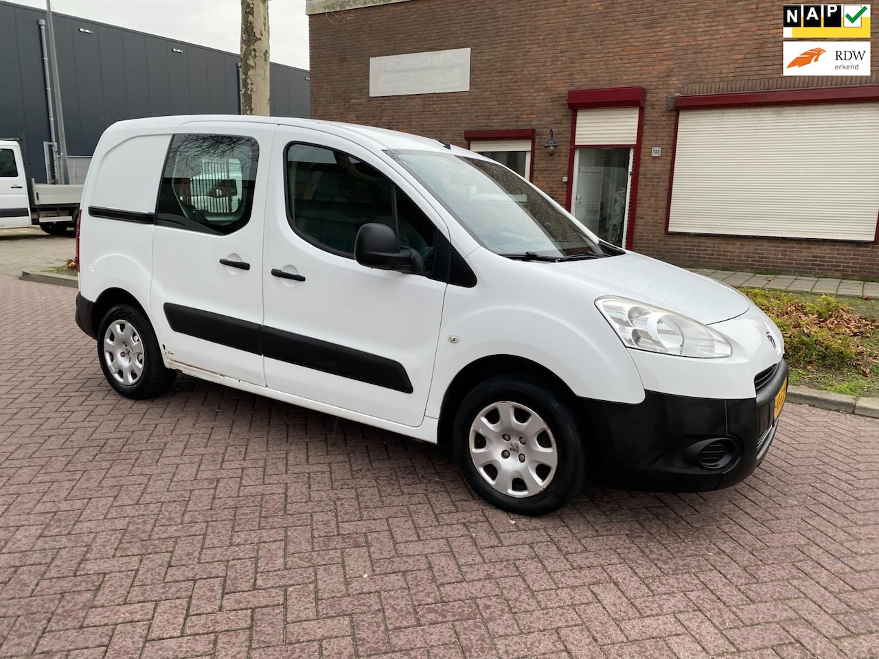 Peugeot Partner - 120 1.6 HDI * 140.466 KM NAP * 2013 * Euro5 * Airbag * Elek ramen * Stuurbekrachtiging * - AutoWereld.nl