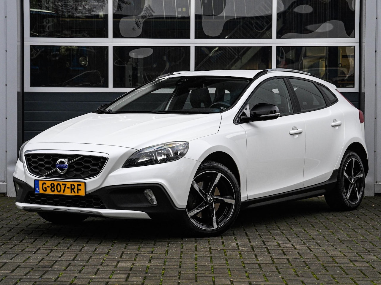 Volvo V40 Cross Country - 1.6 D2 Summum | Leder | Navi | PDC | Cruise control - AutoWereld.nl