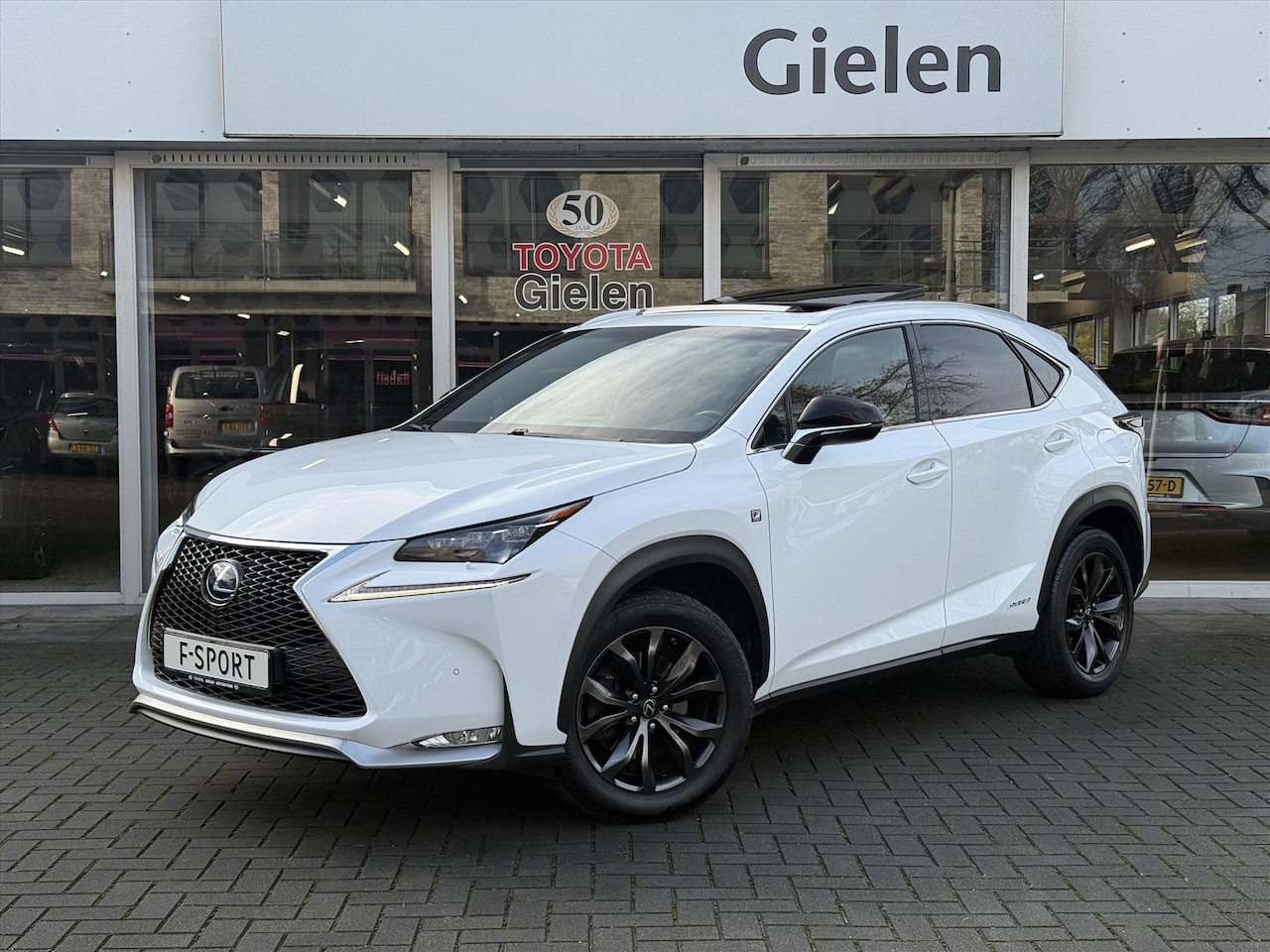 Lexus NX - 300h AWD F Sport Line | Schuifdak, Trekhaak, Leer, Stoel + Stuurverwarming, Tripple LED, A - AutoWereld.nl