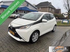 Toyota Aygo - 1.0 VVT-i x-play 5 drs Airco grootscherm