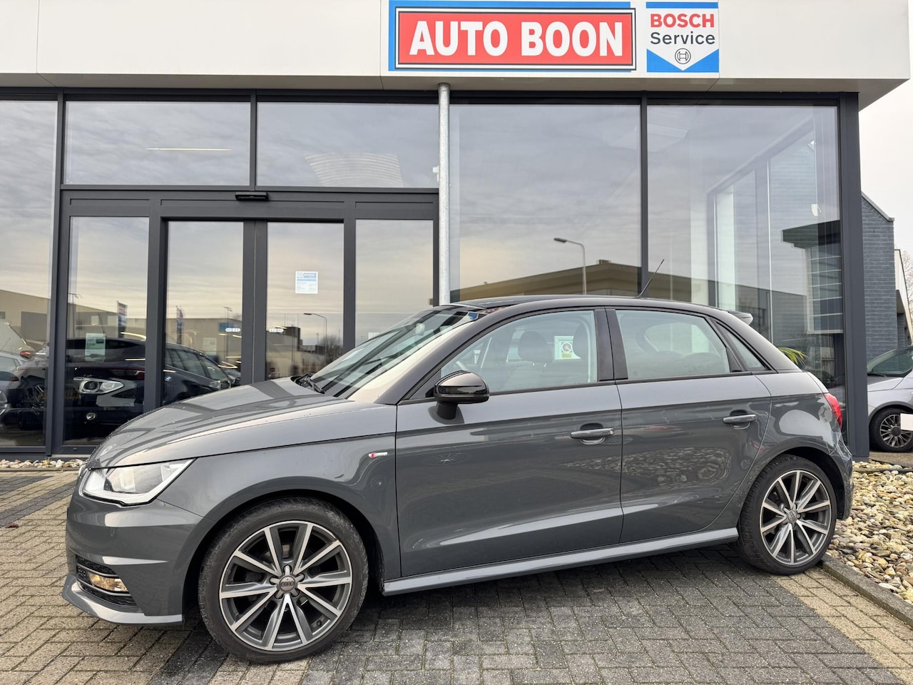 Audi A1 Sportback - 1.0 TFSI 95PK ADRENALIN S-LINE NANO GREY 1E EIG. NAVI/MEDIA/LED/S&S/BTA/LMV/.NL AUTO/KM=NA - AutoWereld.nl