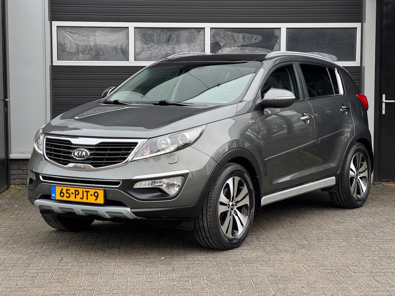 Kia Sportage - 2.0 X-clusive 4wd Automaat, Pano, Navi, Camera, Cruise, Climate Control, Keyless, NAP - AutoWereld.nl