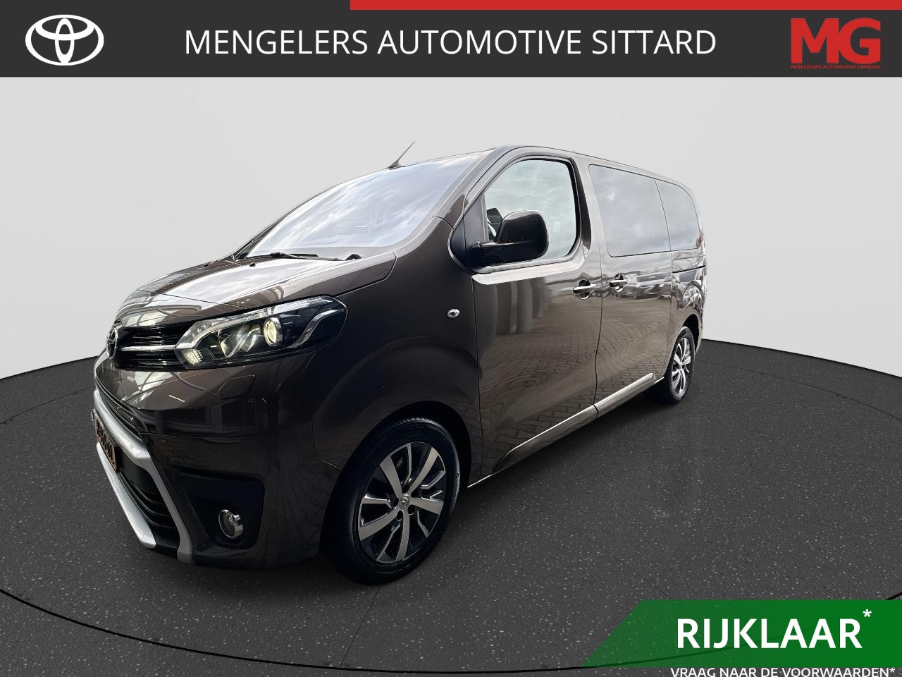 Toyota ProAce Verso - 1.5 D-4D Dynamic Medium | Rijklaar | 8-Persoons|PDC|BSM|PANO| NAVI - AutoWereld.nl