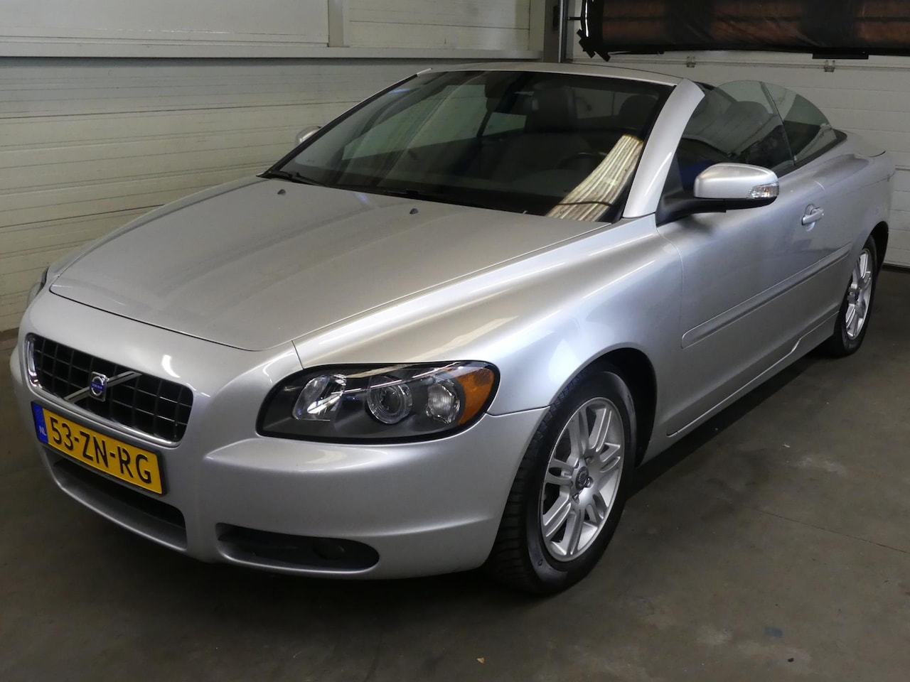 Volvo C70 Convertible - 2.4i Momentum - Leer - Trekhaak - Mooie auto! - AutoWereld.nl