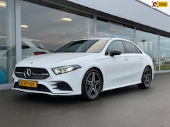 Mercedes-Benz A-klasse - 200 AMG Line Night- pakket Automaat , sfeer verlichting , achteruitrijcamera
