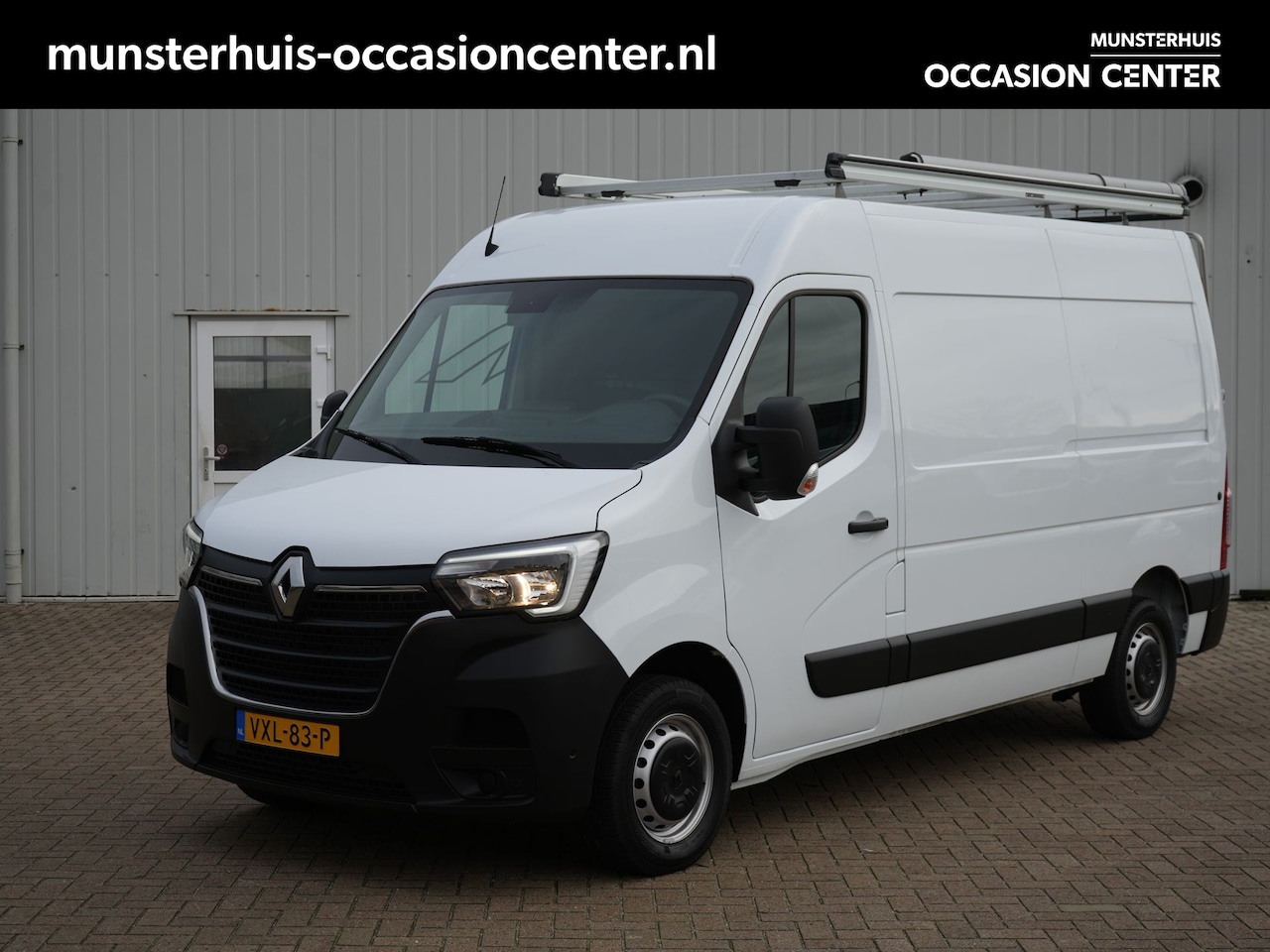 Renault Master - T35 2.3 dCi 135 L2H2 Comfort - Lage kilometerstand! - All Seasonbanden - Achteruitrijcamer - AutoWereld.nl