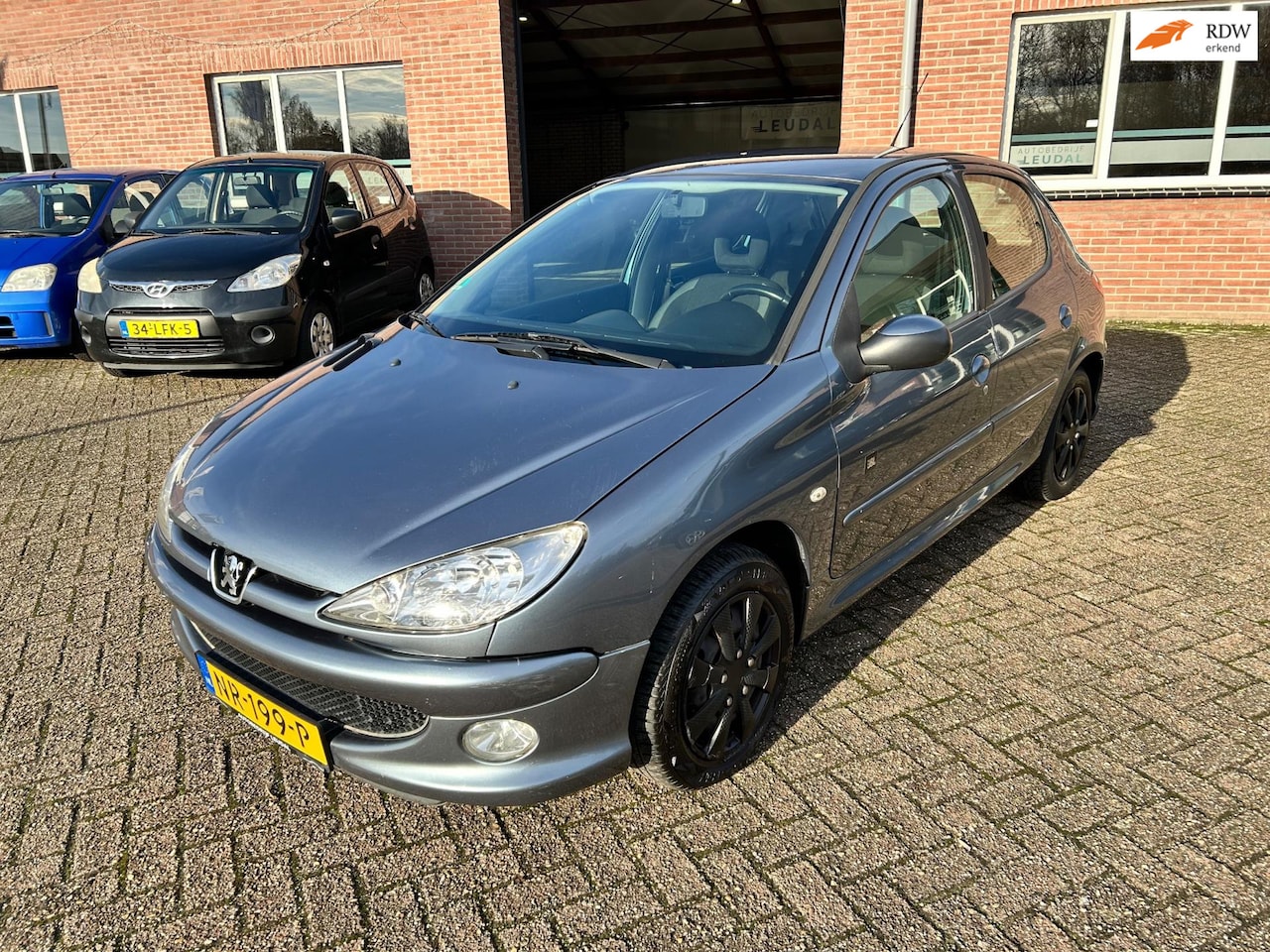 Peugeot 206 - 1.4 XS-line // 5 deurs // Airco //APK 6-4-2026 - AutoWereld.nl