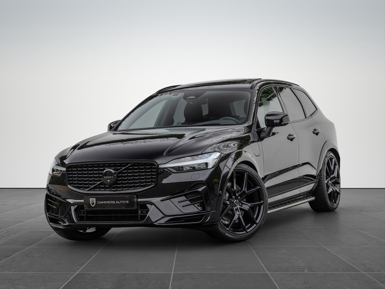 Volvo XC60 - 2.0 T8 AWD 455pk Ultra Black Edition HEICO Luchtv. B&W Pano - AutoWereld.nl