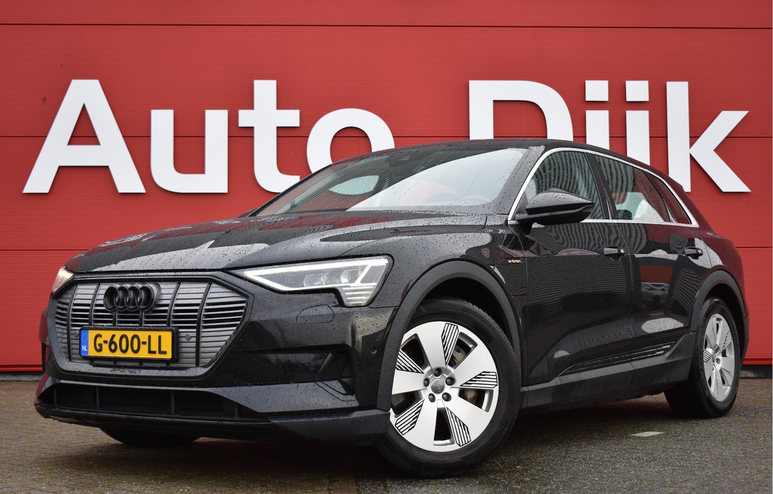 Audi e-tron - e-tron 55 quattro 95 kWh LED | Virtual Cockpit | Pano | Carplay | Trekhaak | Navi | Clima - AutoWereld.nl