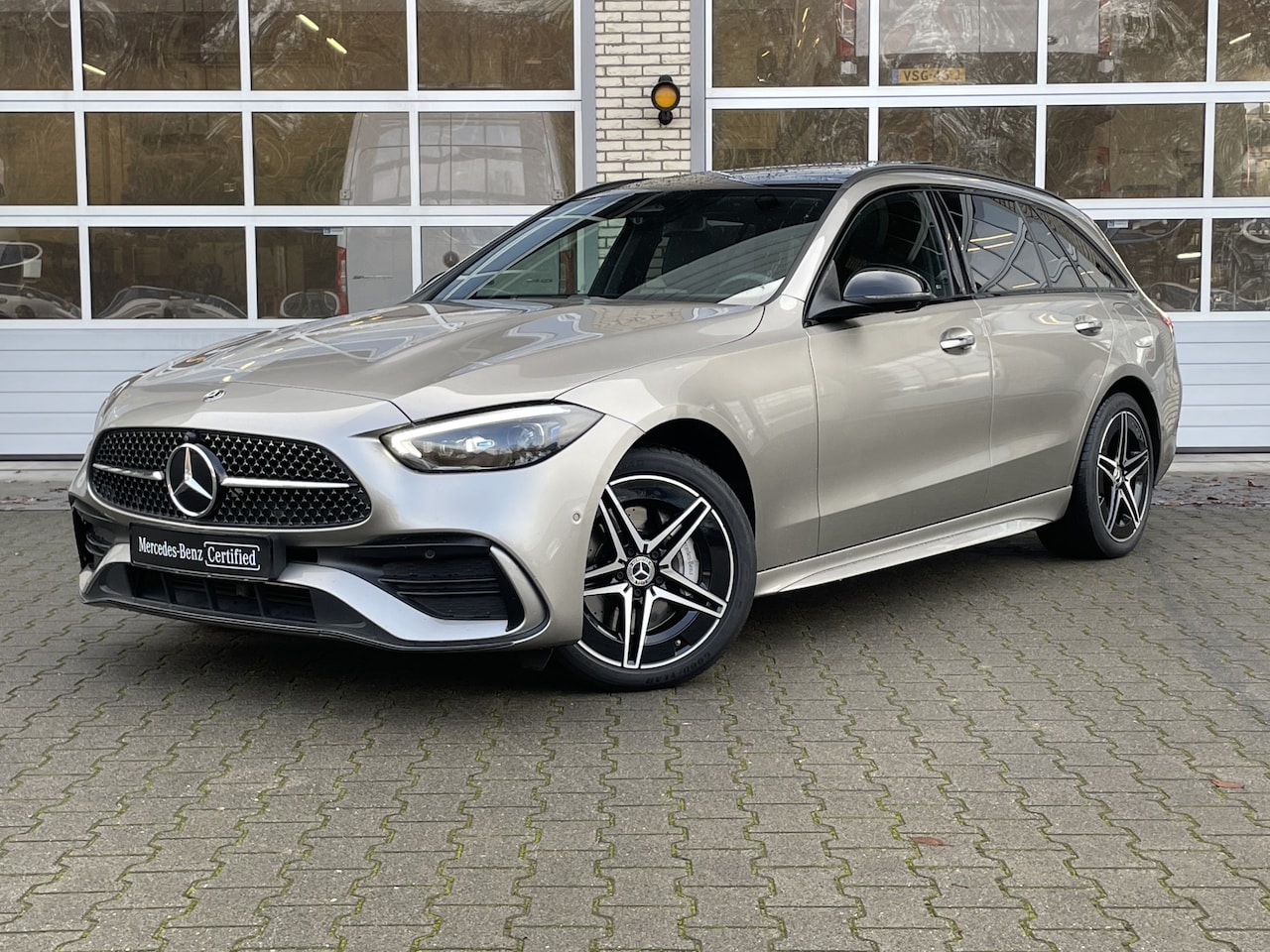 Mercedes-Benz C-klasse Estate - C 300 e AMG Line | Nightpakket | Spiegelpakket | Elek. verstelbare voorstoelen incl. geheu - AutoWereld.nl