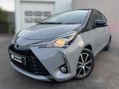 Toyota Yaris - 1.5 VVT-i Dynamic CARPLAY / TREKHAAK / TWO-TONE / CAMERA / STOELVERWARMING / BOTSWARNING /