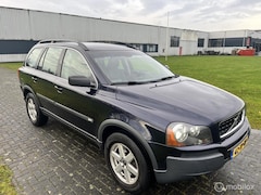Volvo XC90 - 2.5 T Momentum Automaat / Leder / 7Pers / APK / Airco / Cruise / Trekhaak / 4x4 /