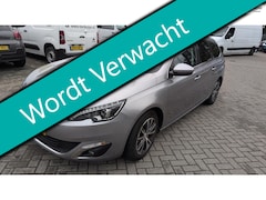 Peugeot 308 SW - 1.2i 131pk 1e eigenaar Clima Cruise Navi LED PDC Historie