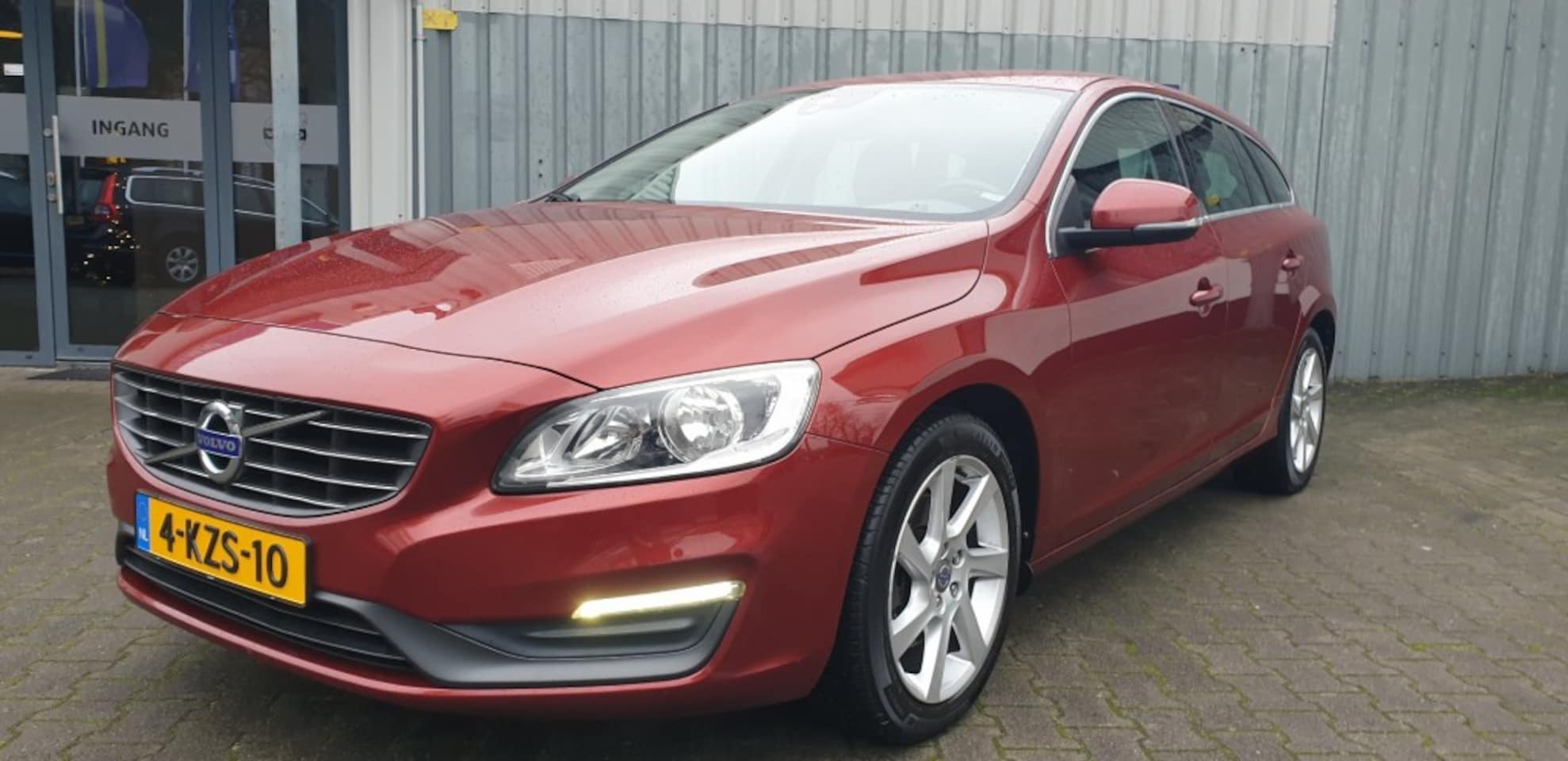 Volvo V60 - 1.6 T4 180 Pk MOMENTUM/Kinderzitjes * 1e Eigenaar - AutoWereld.nl