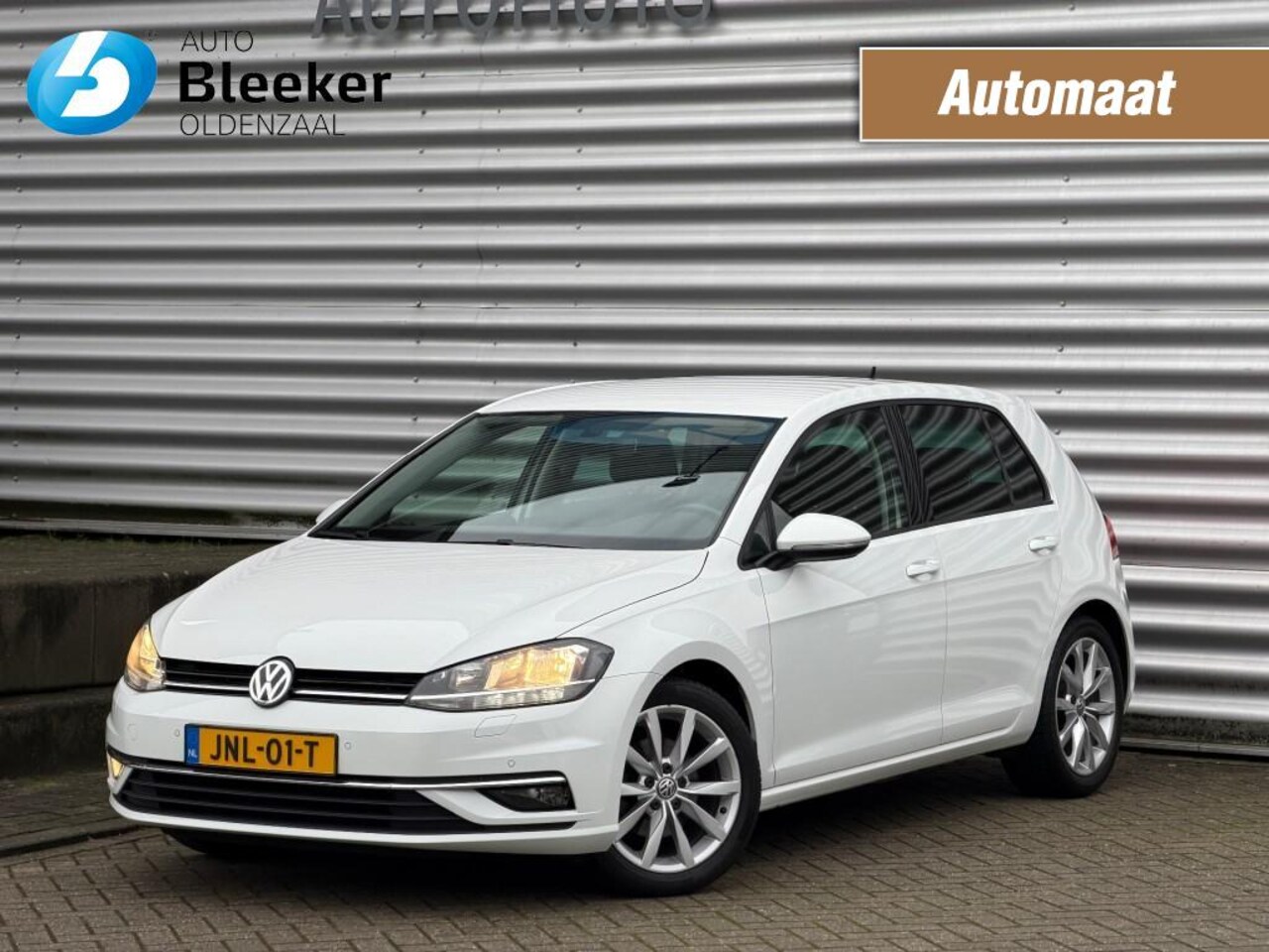 Volkswagen Golf - 1.5 TSI Automaat 150pk Highline Business Digital cockpit - AutoWereld.nl