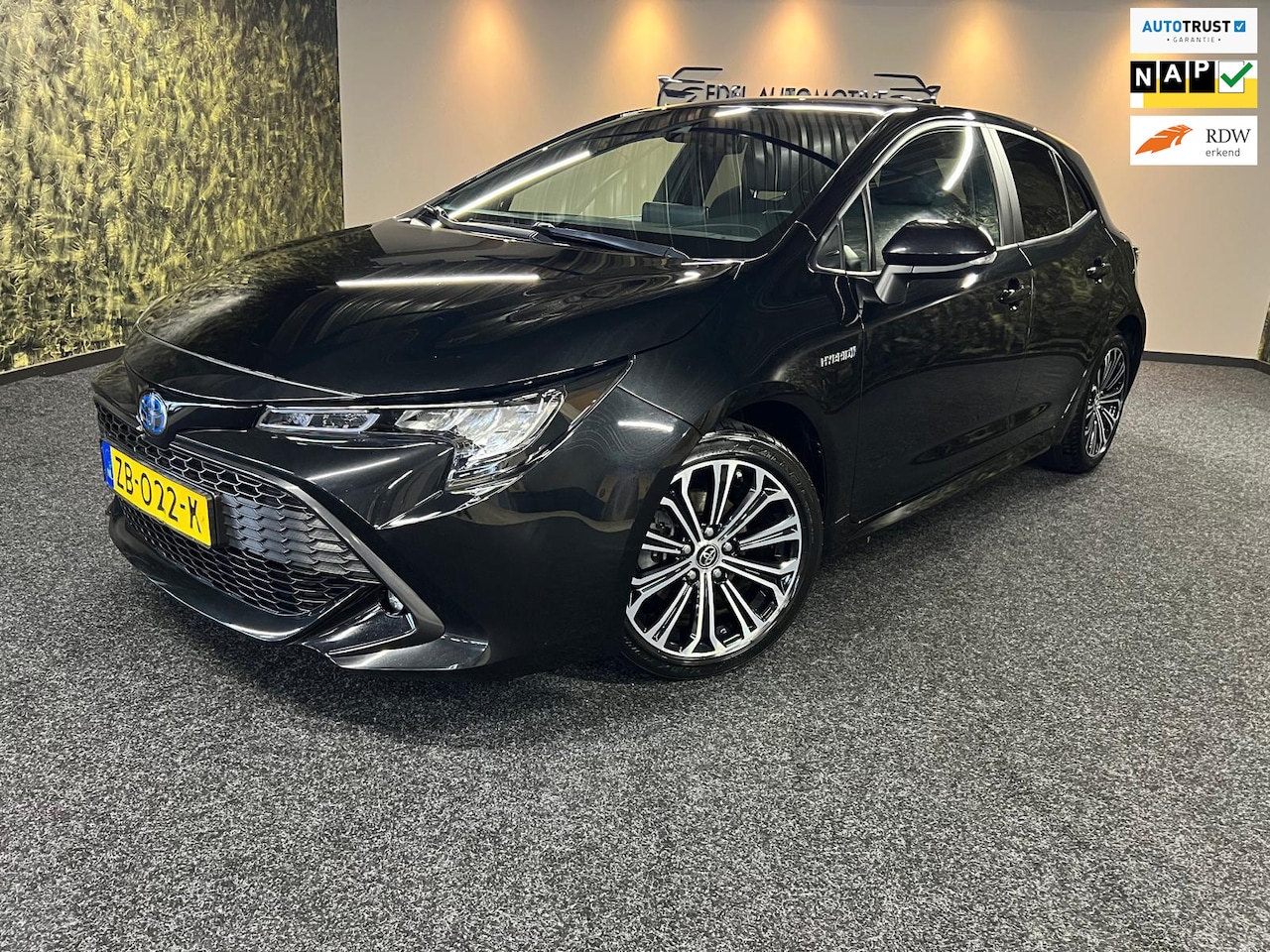 Toyota Corolla - 1.8 Hybrid First Edition-Camera-Navi-Cruise-CarPlay - AutoWereld.nl