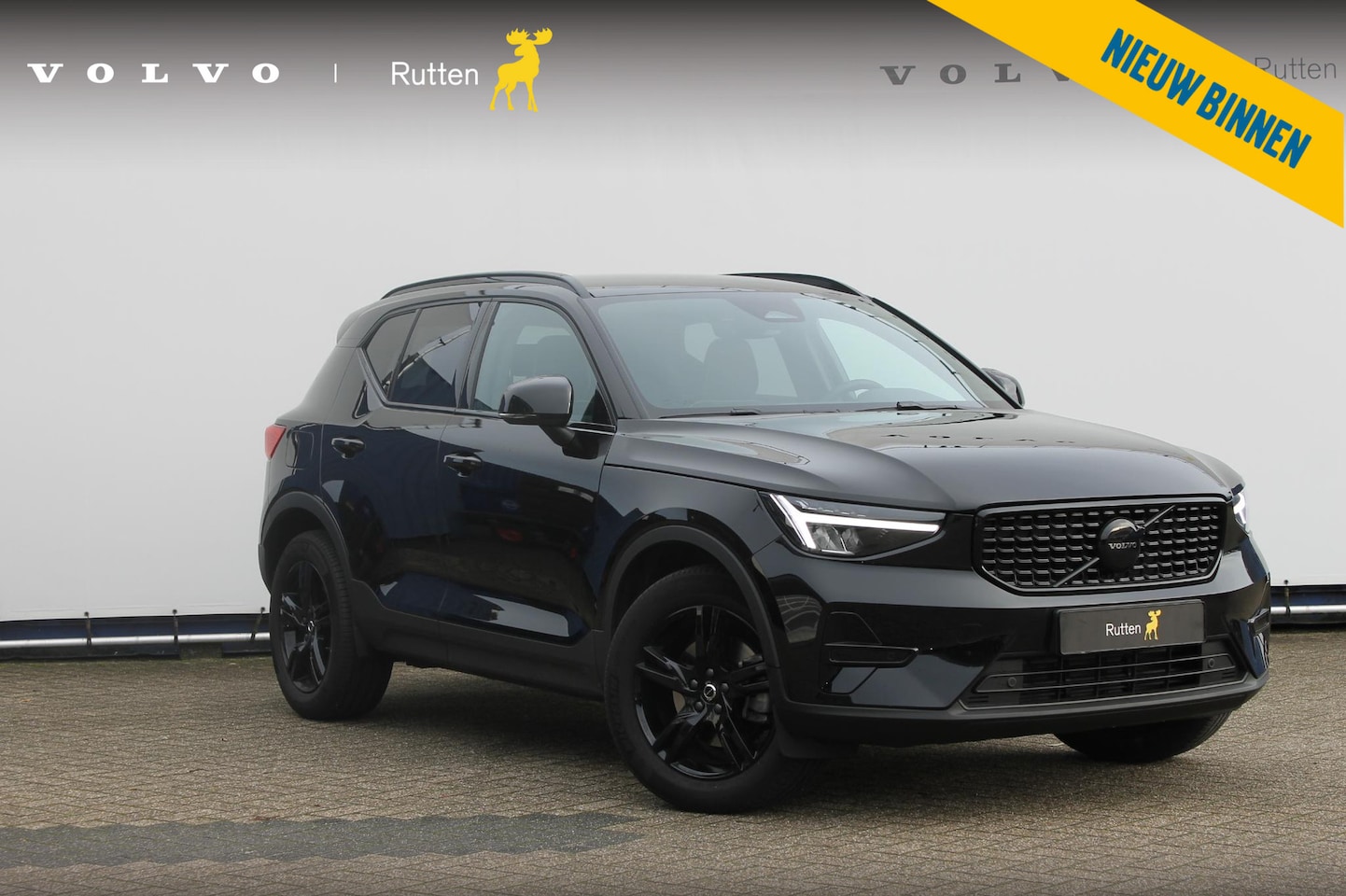 Volvo XC40 - B4 211PK Automaat Plus Dark "Black uitgevoerd" / Google infotainment / Harman Kardon audio - AutoWereld.nl