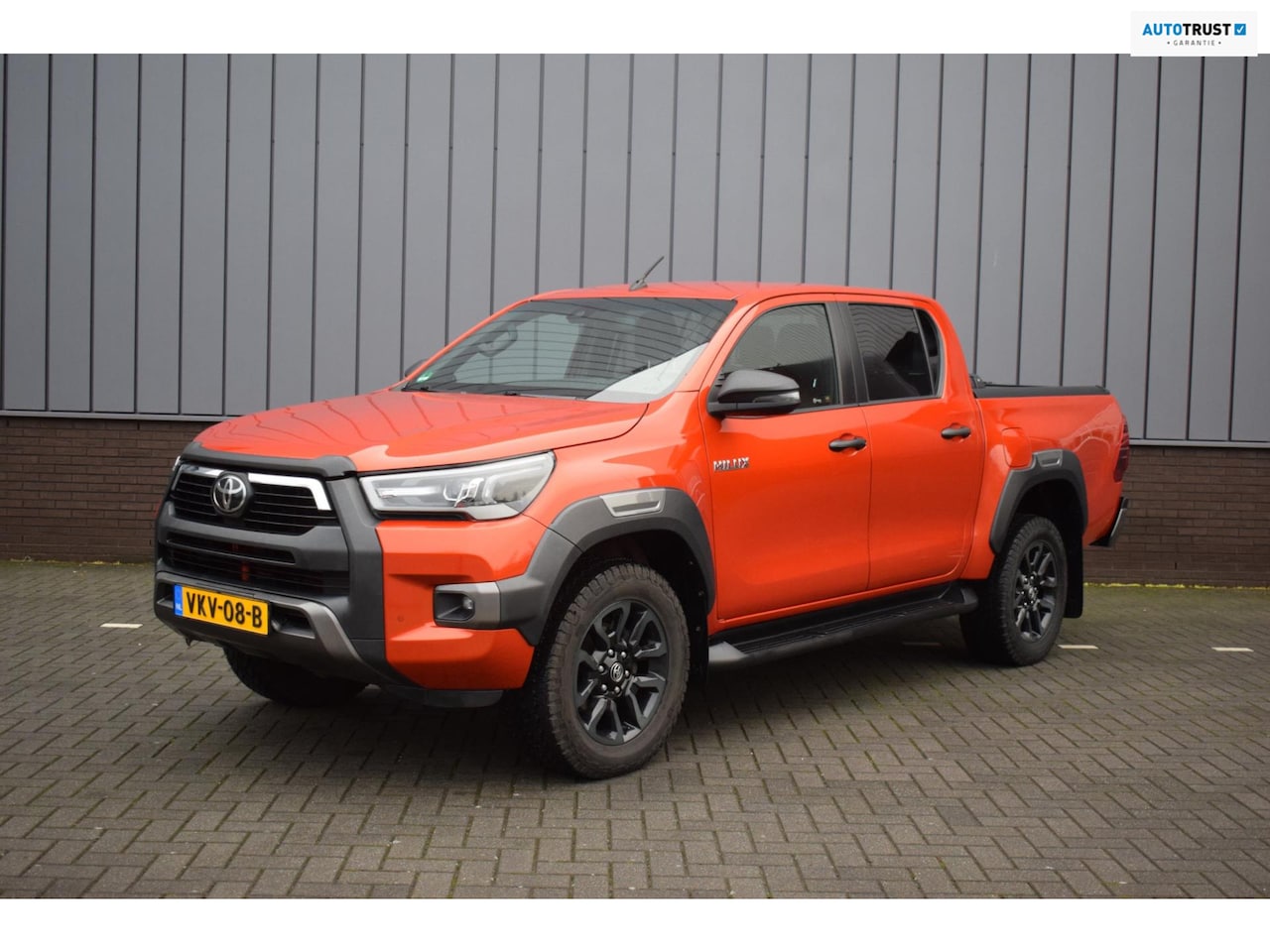 Toyota HiLux - 2.8 D-4D Double Cab Invincible GRIJS-KENTEKEN / BE-TREKKER / 5-PERSOONS / LEER / TREKHAAK - AutoWereld.nl