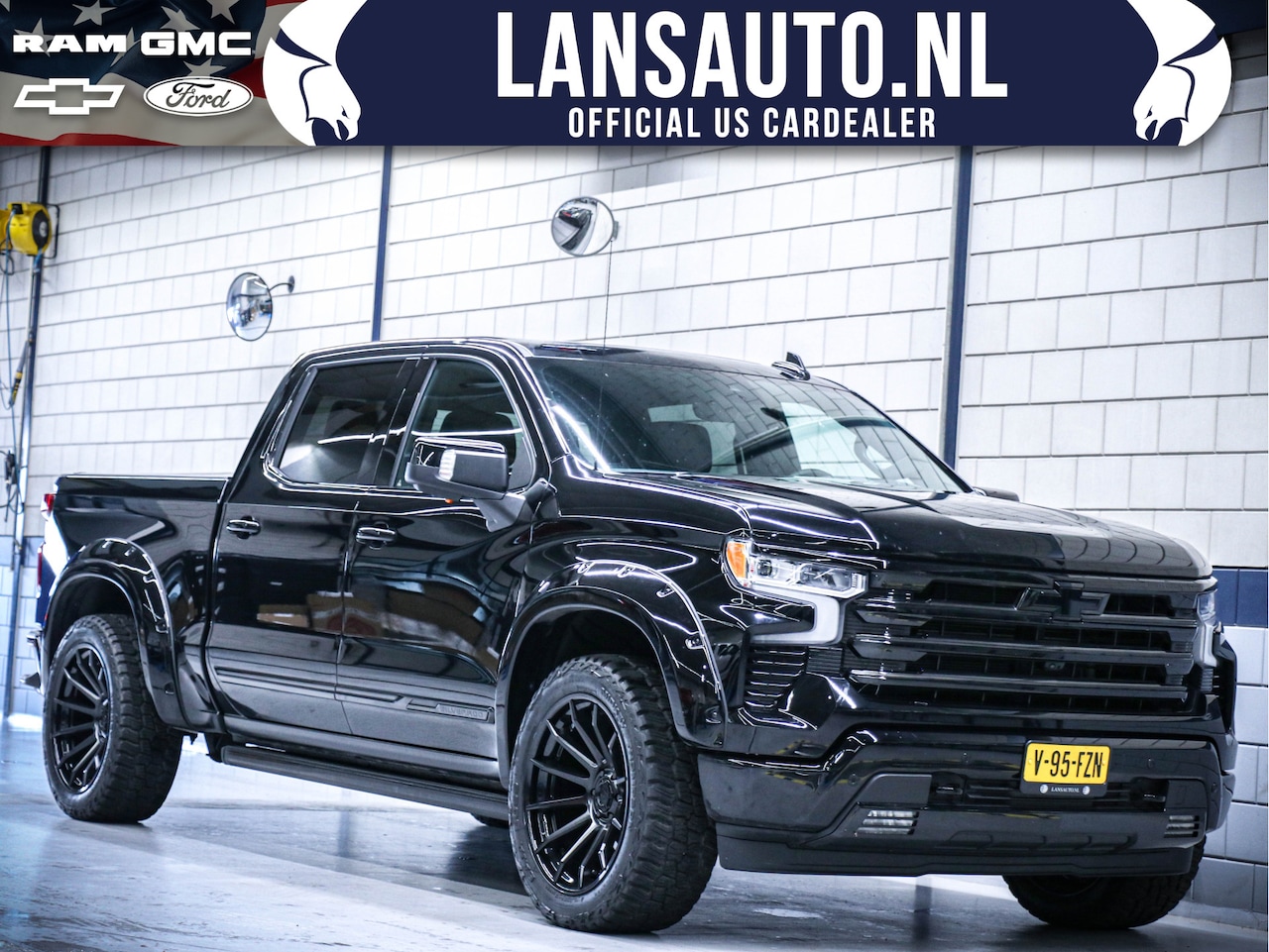 Chevrolet Silverado - High Country Blacked Out | Trainhorn! | 1e eigenaar + nieuw geleverd Widebody - AutoWereld.nl