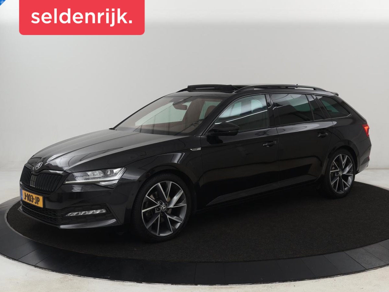 Skoda Superb - 1.5 TSI Sportline | Panoramadak | Trekhaak | Stoelverwarming | Alcantara | Adaptive cruise - AutoWereld.nl