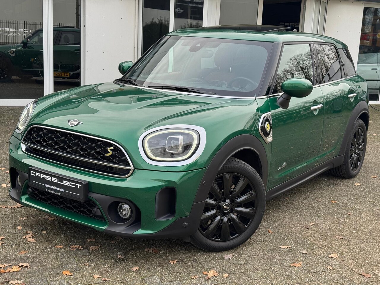 MINI Countryman - 2.0 Cooper SE ALL4 Classic Trim Panoramadak Harman/Kardon Head-up Vol opties . Neem contac - AutoWereld.nl