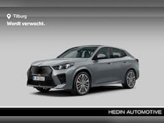 BMW iX2 - eDrive20 67 kWh M Sport Edition | Glazen panoramadak | Elektrisch verwarmde voorstoelen |