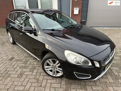 Volvo V60 - 1.6 T3 Momentum / Navi / PDC / Clima / Cruise / NAP