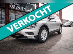 Volkswagen Tiguan - 1.4 TSI Connected | Cruise Control | Panoramadak | Trekhaak | 360 Camera | Navigatie| Stoe