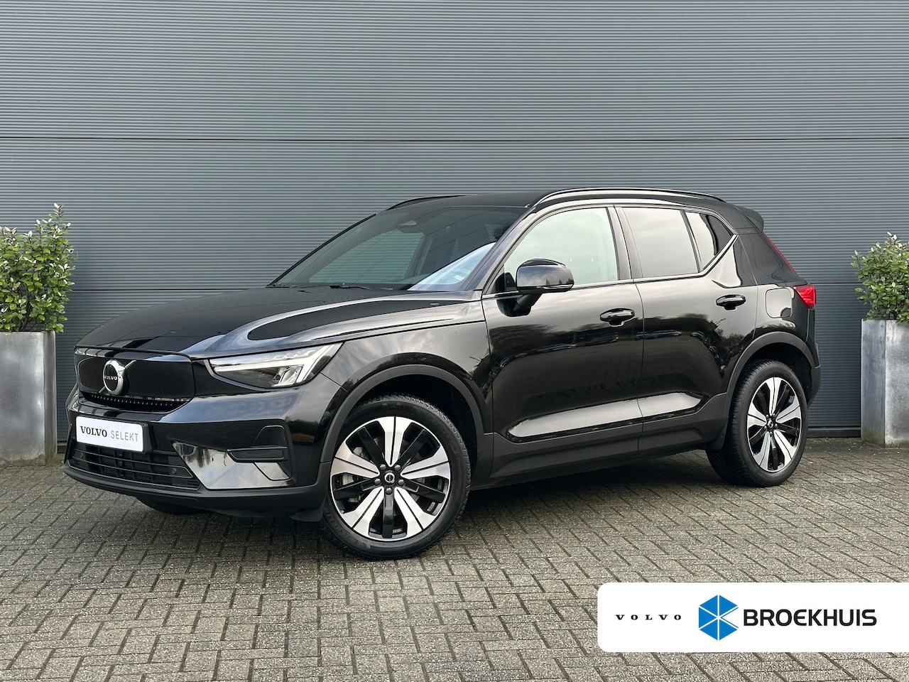 Volvo XC40 - Recharge Plus 70 kWh | Achteruitrijcamera | Cruise control adaptief met Stop&Go en stuurhu - AutoWereld.nl
