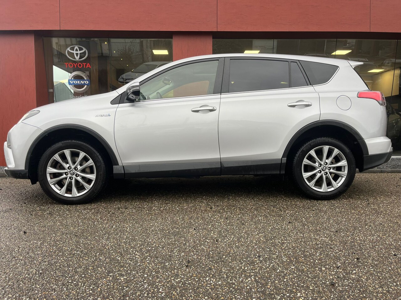 Toyota RAV4 - 2.5 Hybrid Executive Business | Trekhaak | Leer | NAV! - AutoWereld.nl