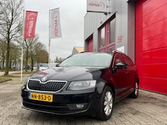 Skoda Octavia Combi - 1.0 TSI 116pk Automaat Greentech Style Business / Trekhaak / Xenon / Keyless / 16" / Parke