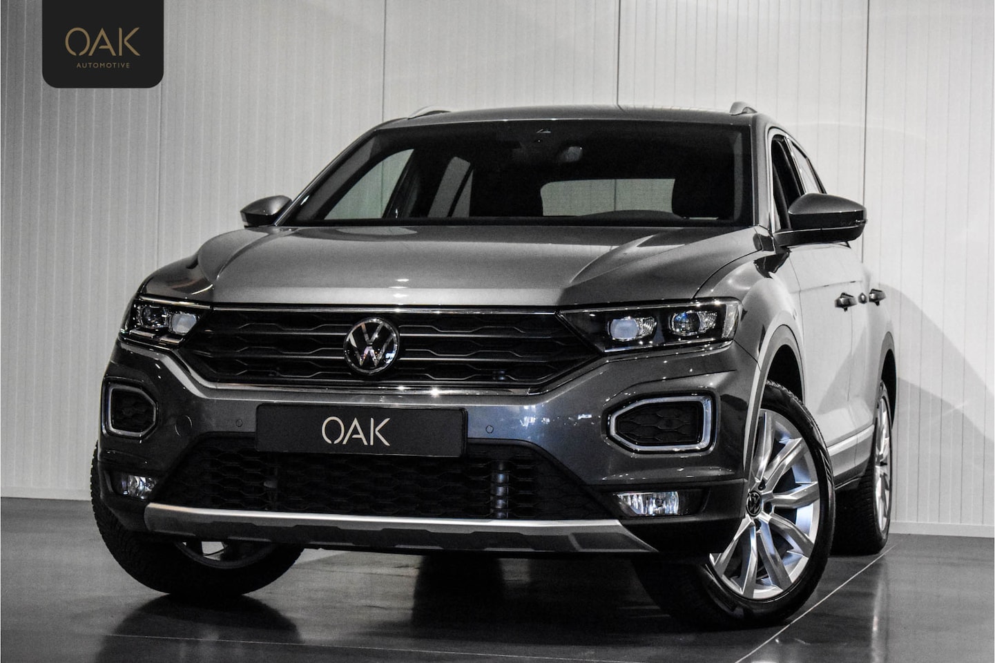 Volkswagen T-Roc - 1.5 TSI Sport Aut. | Navigatie | Virtual Cockpit | Half Leder | Camera | 17"LM | NL Auto - AutoWereld.nl