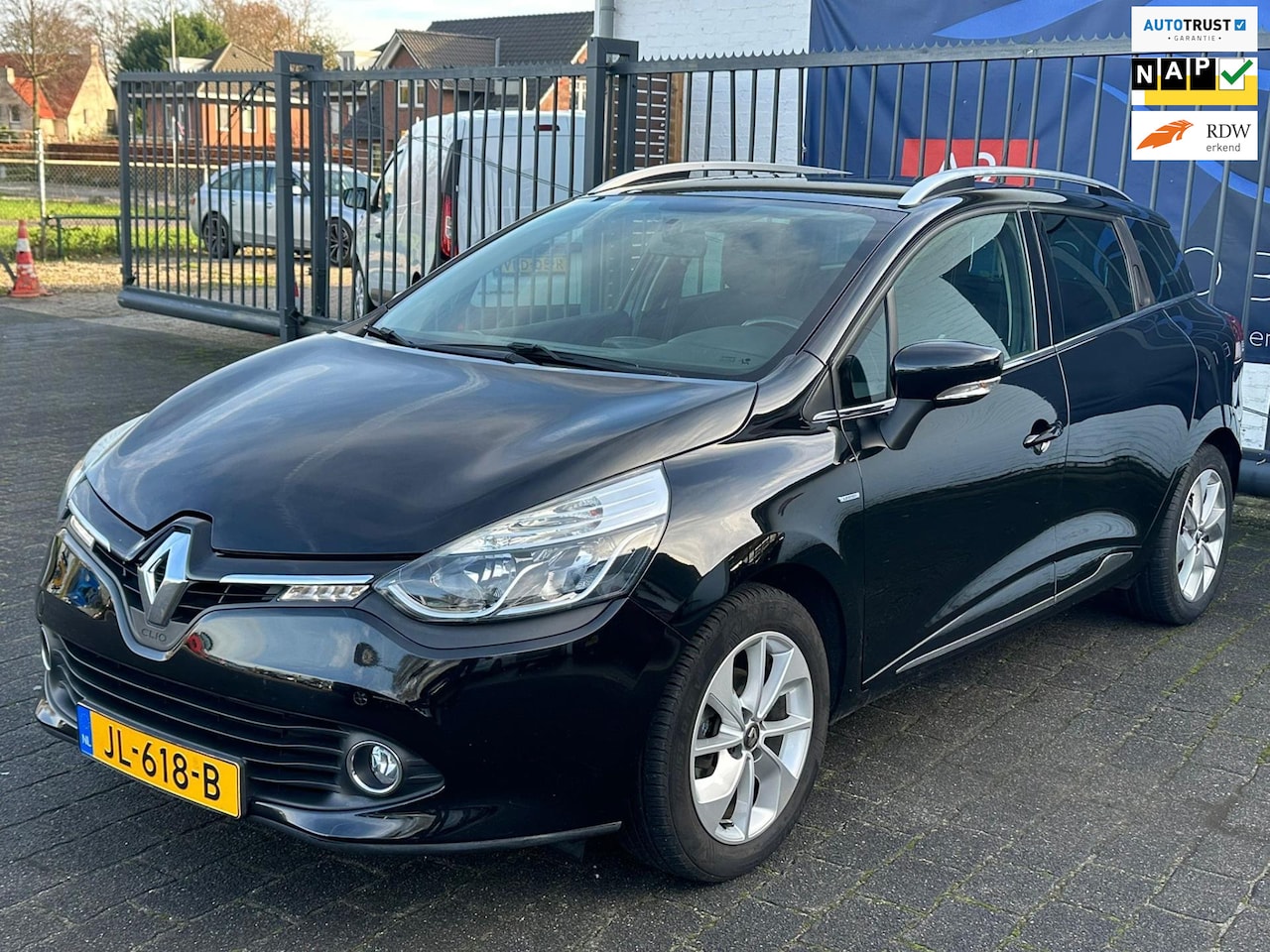 Renault Clio Estate - 0.9 TCe Limited / AIRCO / CRUISE CONTROL / TREKHAAK / NAP!! - AutoWereld.nl