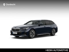 BMW 5-serie Touring - 530e M-Sport | 20" | Trekhaak | Driving Assistant Plus | Travel Pack | Camera