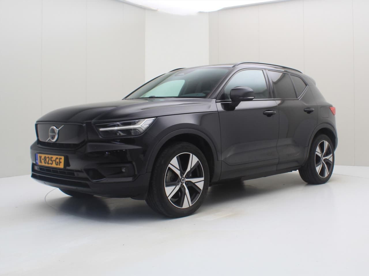 Volvo XC40 - P8 408pk AWD 78kWh R-Design 92% SoH [ TREKHAAK+WARMTEPOMP+PANO+STOEL/STUURWIELVERWARMING ] - AutoWereld.nl