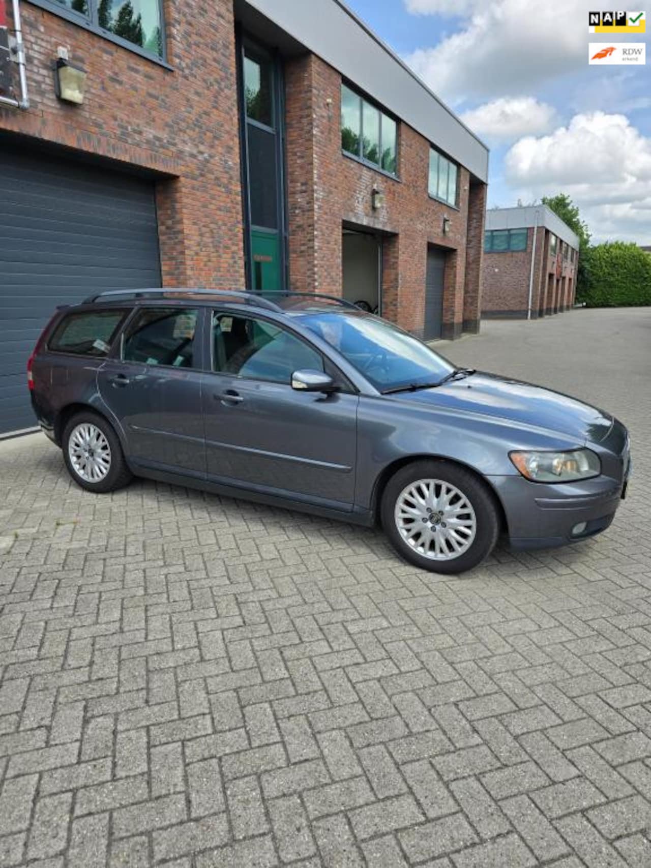 VOLVO V50