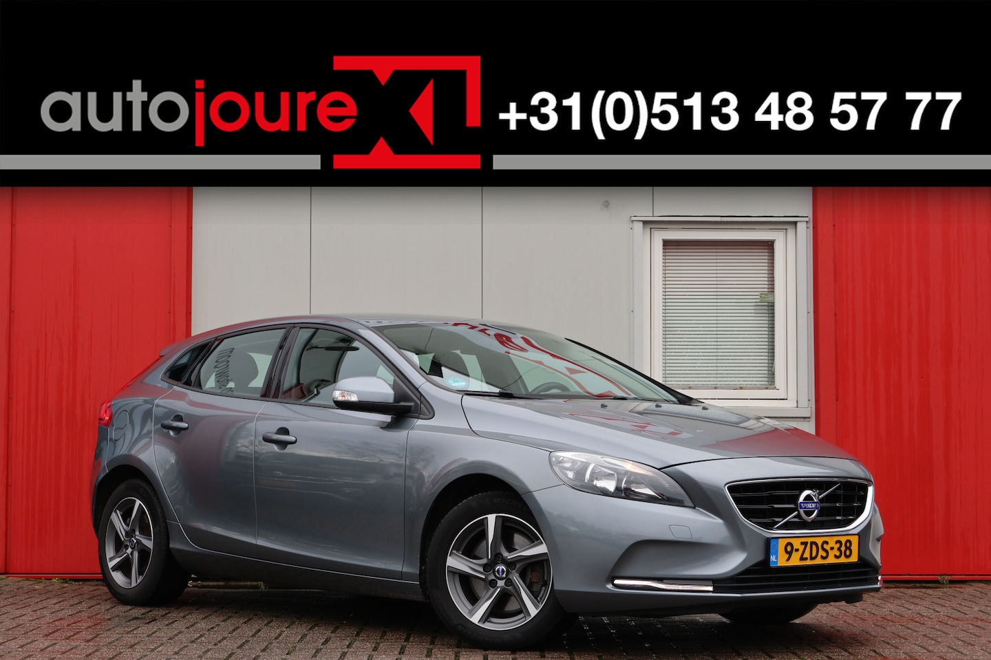 Volvo V40 - 2.0 D4 Momentum Business | Origineel NL | Trekhaak | Navigatie | Cruise Control | - AutoWereld.nl