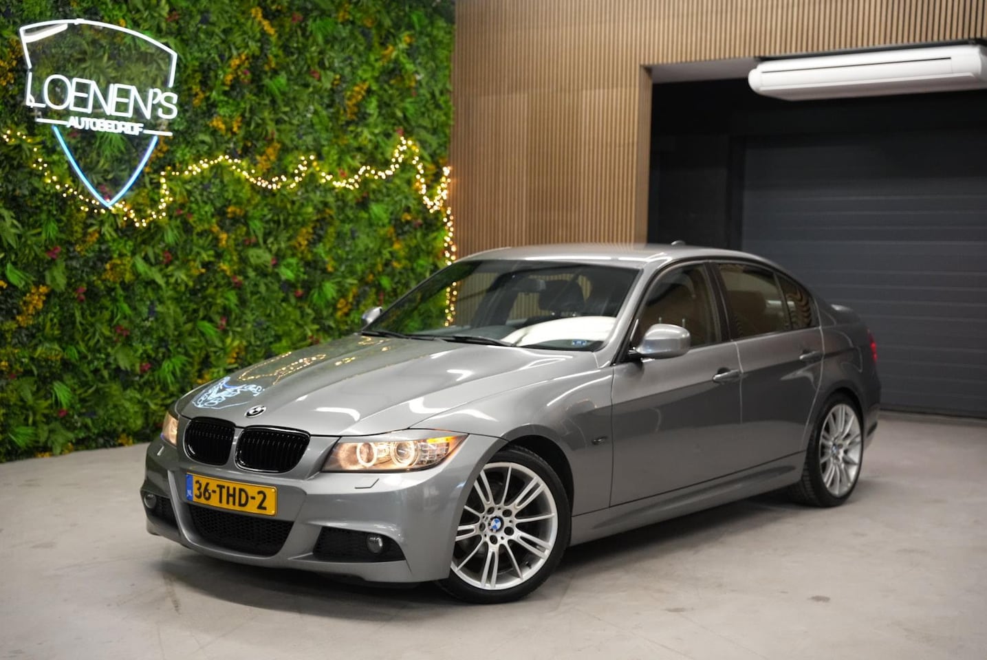 BMW 3-serie - 318i M Sport / Cruise / PDC / Navigatie - AutoWereld.nl