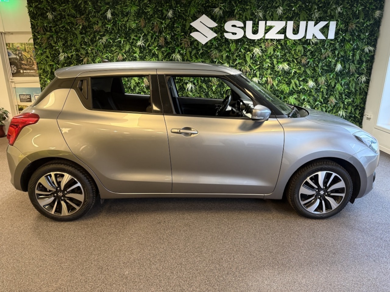 Suzuki Swift - fabrieksgar. t/m 20-6-2027 1.2 Stijl Smart Hybrid Clima LMV Navi CC DAB+ - AutoWereld.nl