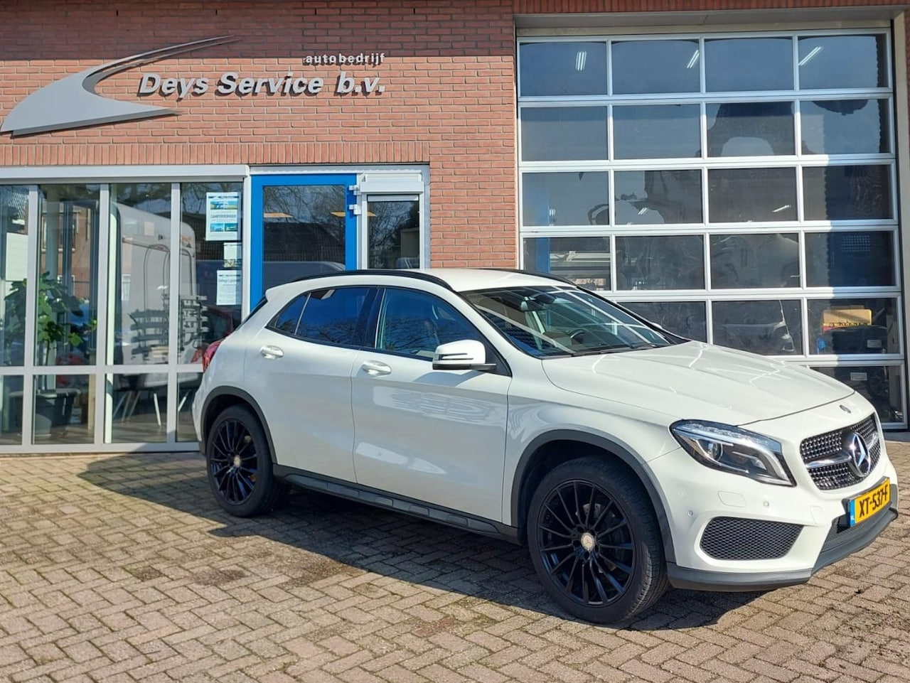 Mercedes-Benz GLA-Klasse - 200 Prestige | Trekhaak | Cruise | Clima | Stoelverw. | Navi | Bluetooth | Leren/Alcantara - AutoWereld.nl