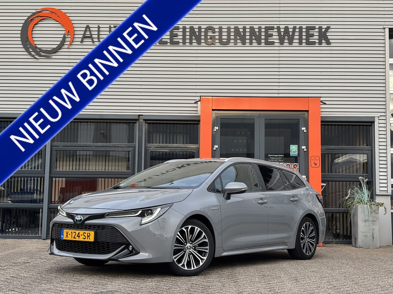 Toyota Corolla Touring Sports - 2.0 Hybrid Dynamic / Allseason Banden / Trekhaak / Stoel, Stuur & Voorruitverwarming / App - AutoWereld.nl