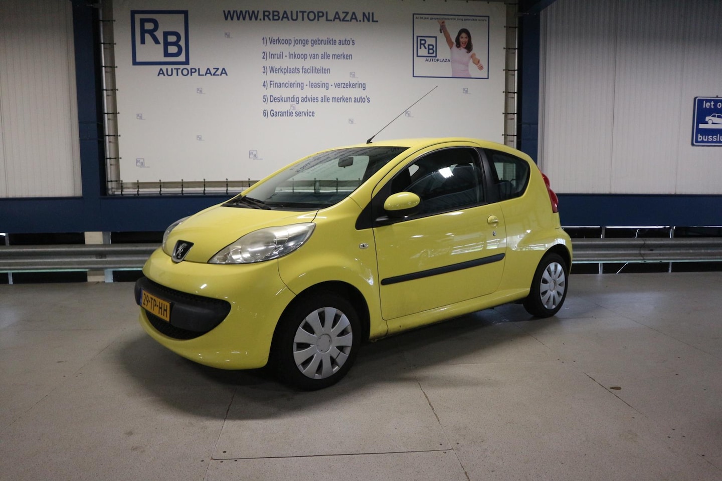 Peugeot 107 - 1.0-12V XS / APK 8 2026 / MELLOW YELLOW ! ! ! - AutoWereld.nl