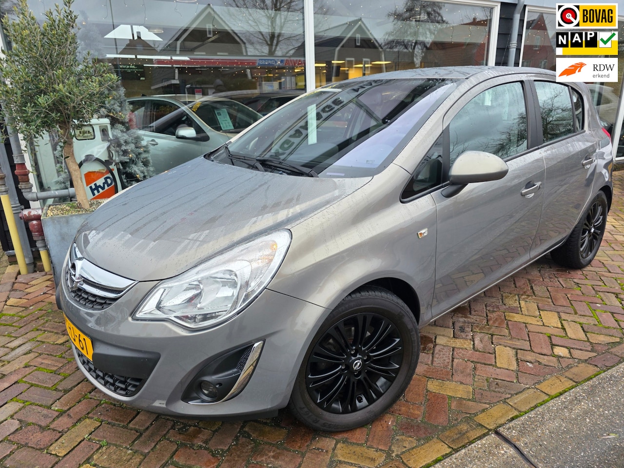 Opel Corsa - 1.4-16V Cosmo 1.4-16V Cosmo,volautomaat,navi,telefoon - AutoWereld.nl