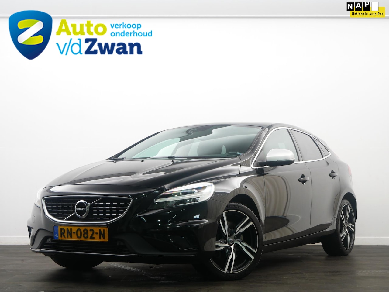Volvo V40 - 2.0 D3 Business Sport R-Design Pano/Leer/Camera - AutoWereld.nl