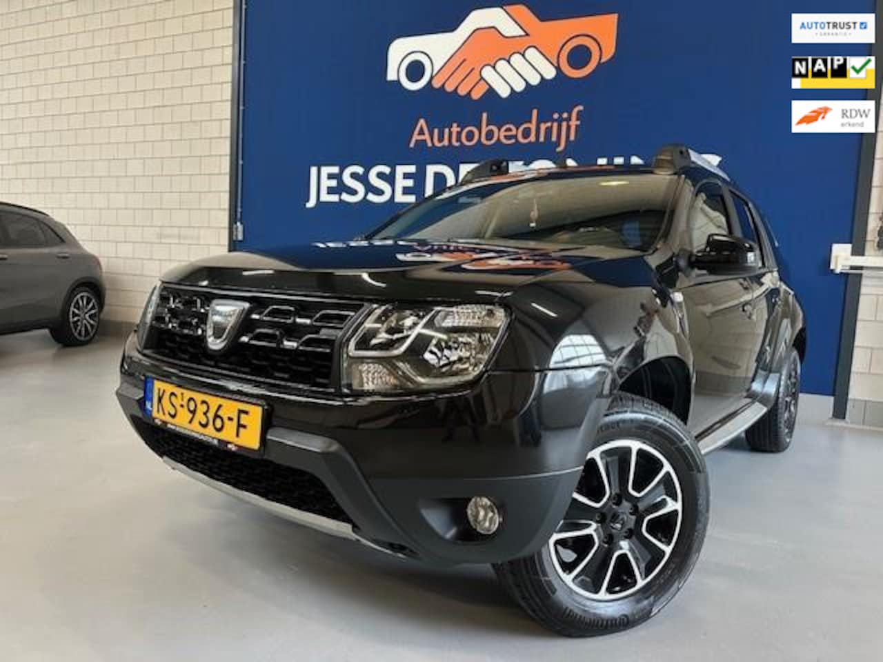 Dacia Duster - 1.2 TCe 4x2 Blackshadow / bj.2016 / kleur: zwart/ Leder / Airco/ Sportvelgen / Cruise / AP - AutoWereld.nl