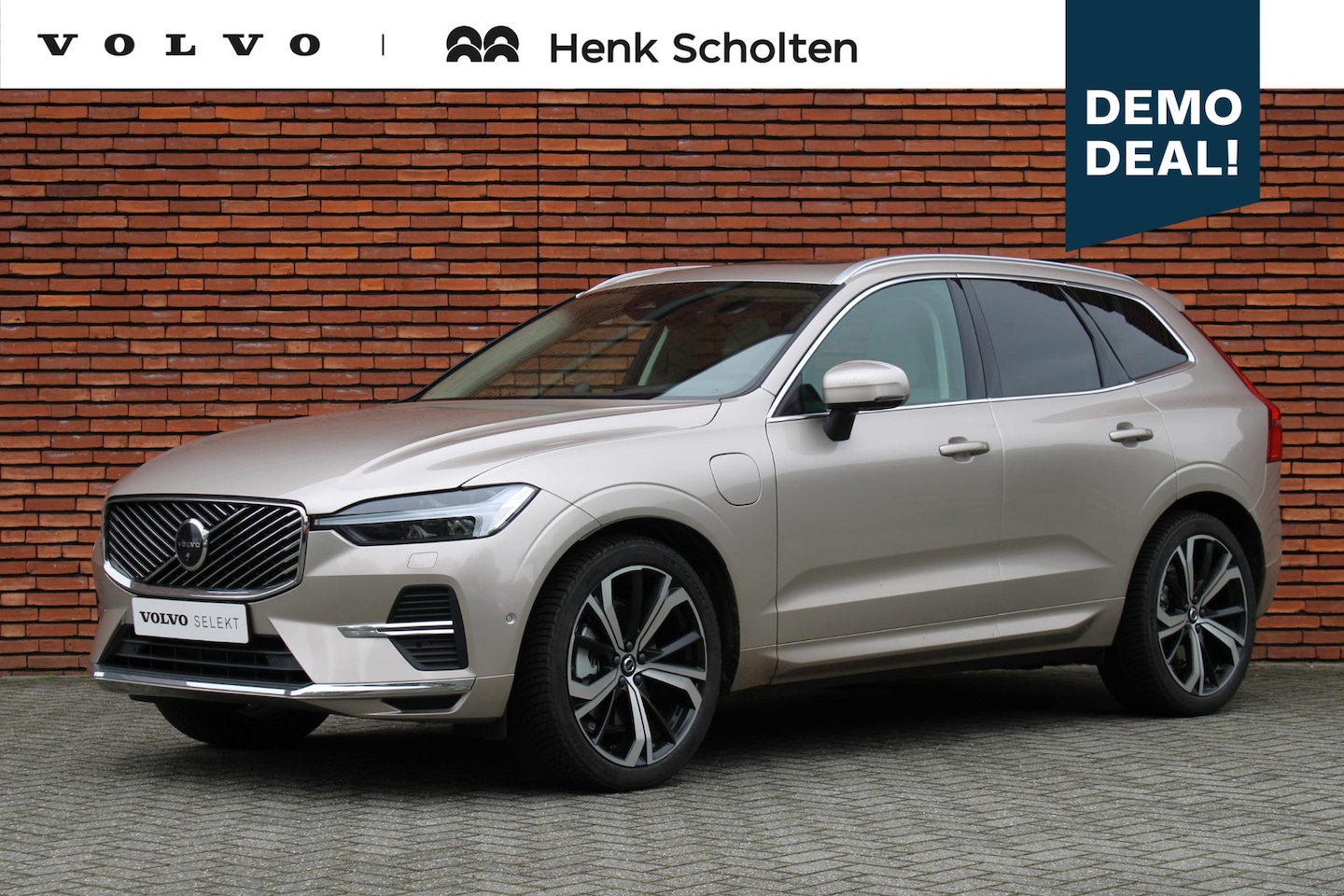 Volvo XC60 - T8 Plug-in hybrid AWD Ultra Bright | Luchtvering | Trekhaak | Verwarmbare voorstoelen | Ve - AutoWereld.nl