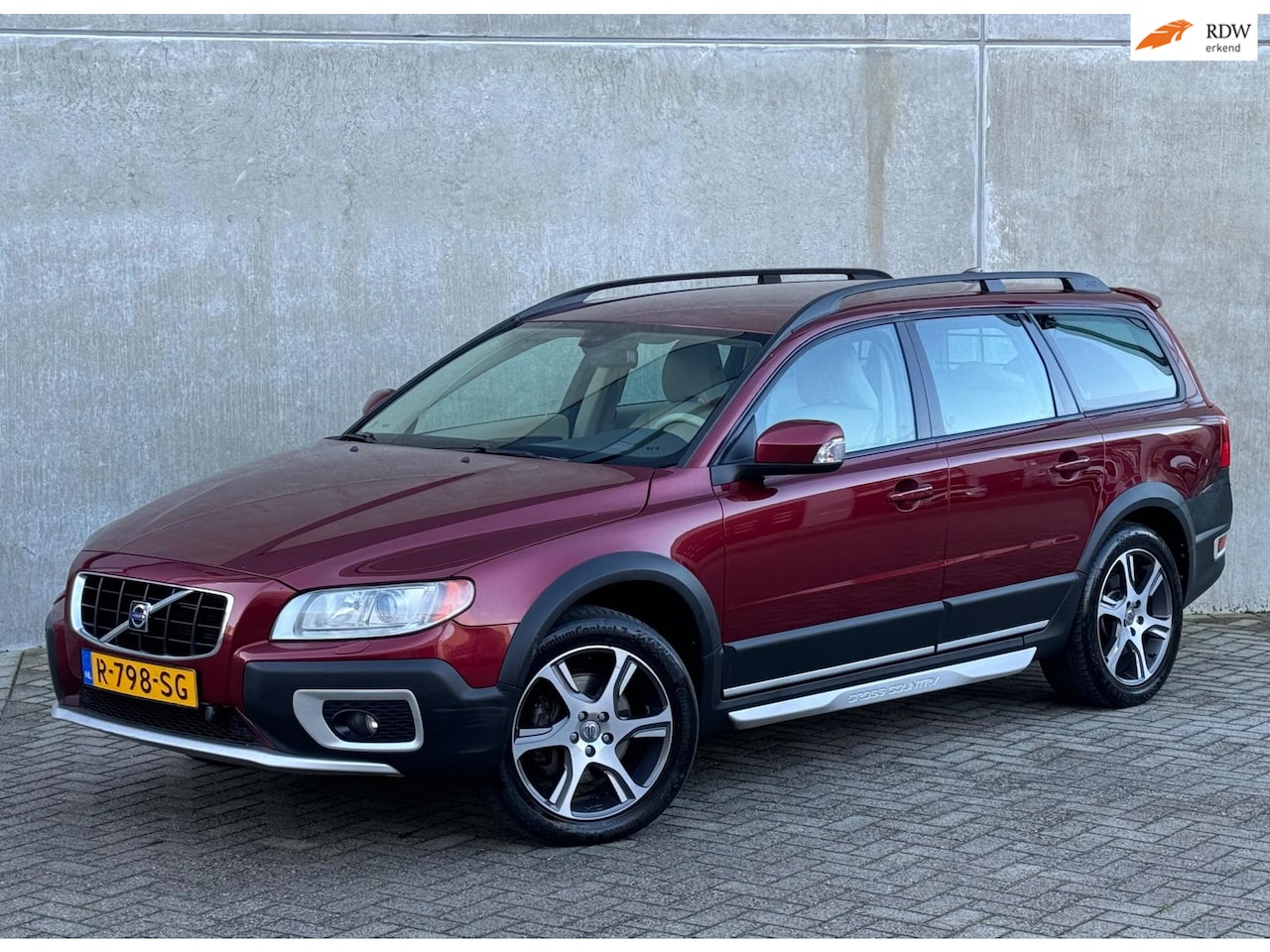 Volvo XC70 - 3.2 AWD 238pk AUT 2008 YOUNGTIMER|TREKHAAK|LEDER - AutoWereld.nl