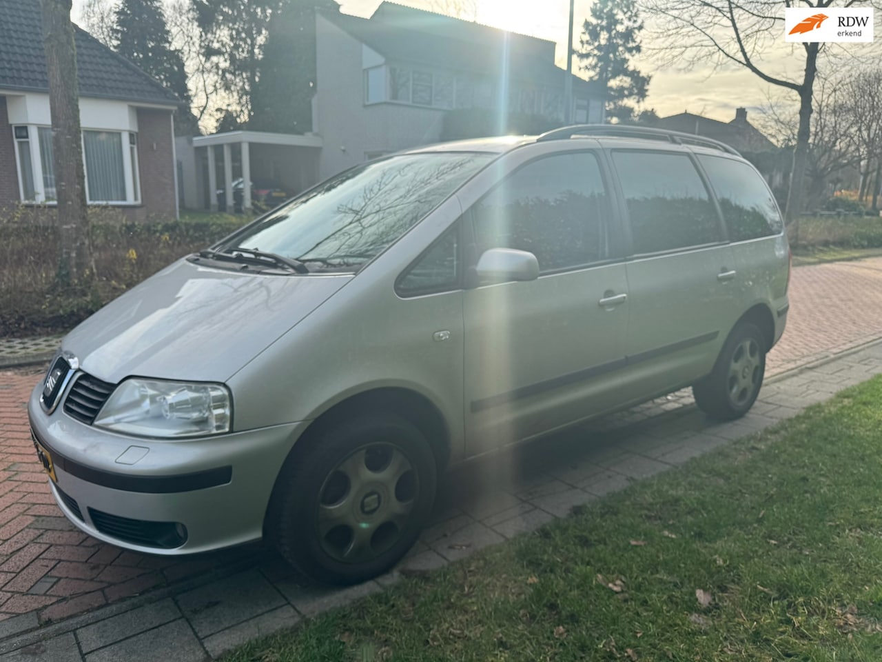 SEAT Alhambra - automaat bokt af en toe, met airco, APK 15-10-2026 2.8 V6 Signo - AutoWereld.nl