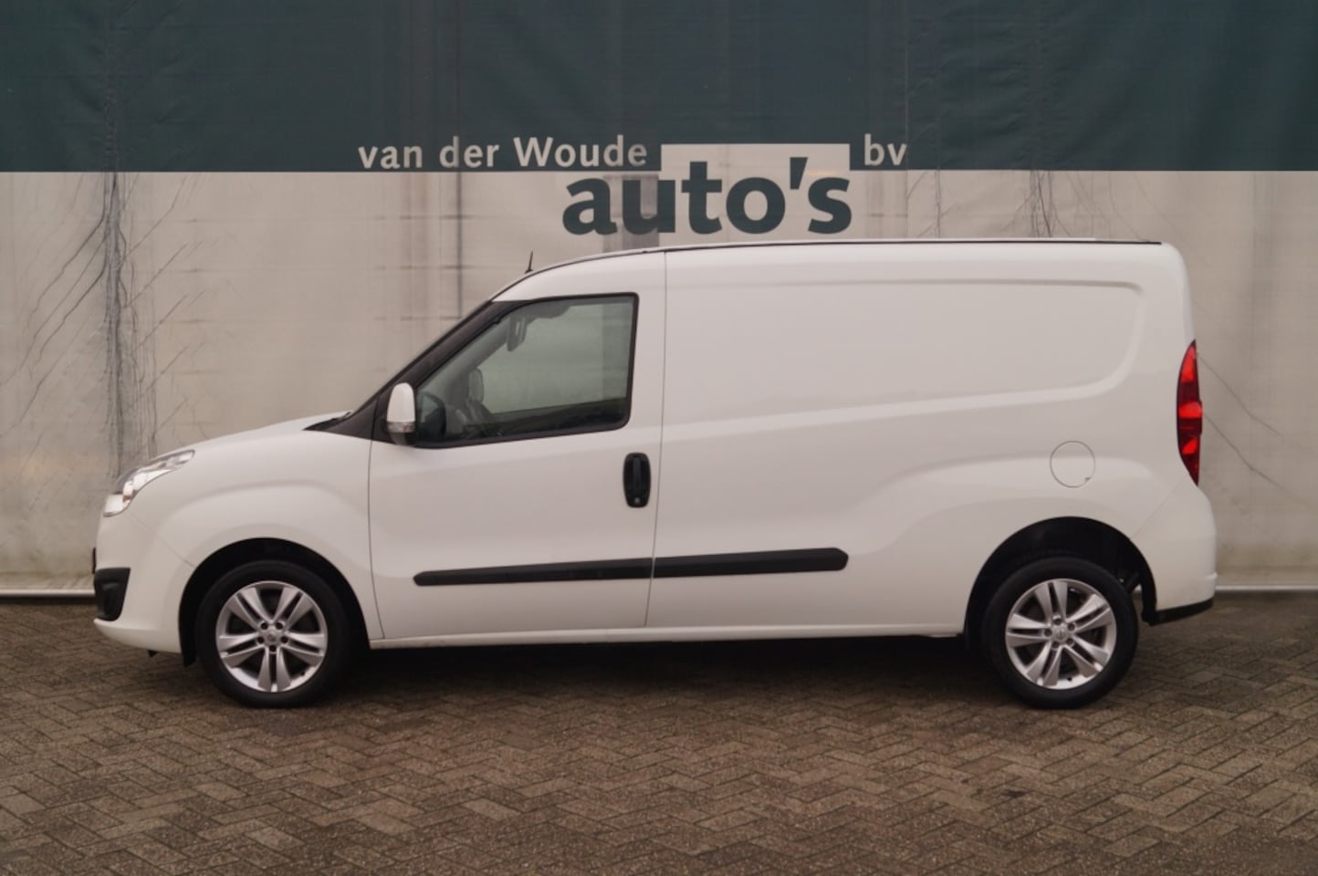 Opel Combo - 1.3 CDTi 95pk Sport L2-H1 -AIRCO-PDC-CRUISE- - AutoWereld.nl